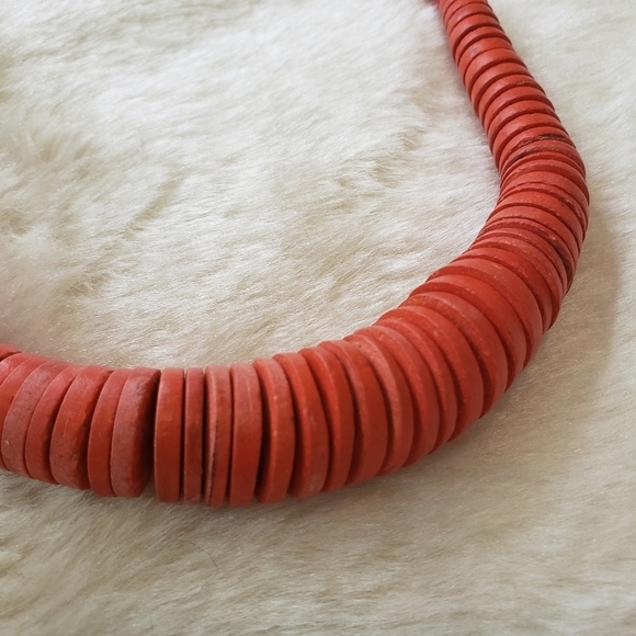 VINTAGE Red Boho Tribal Disc Graduated Coco Shell Necklace - Picture 2 of 5